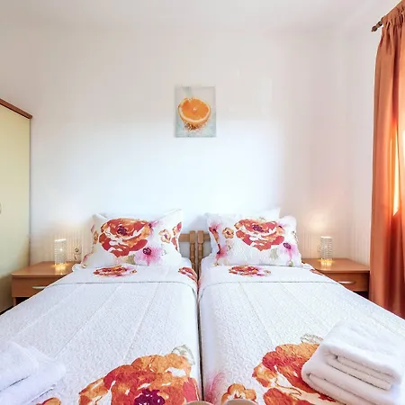 Enjoy In At Peaceful 2br Задар