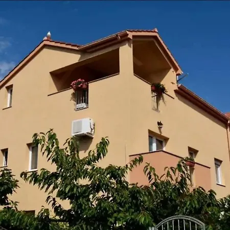 Enjoy In At Peaceful 2br Zadar