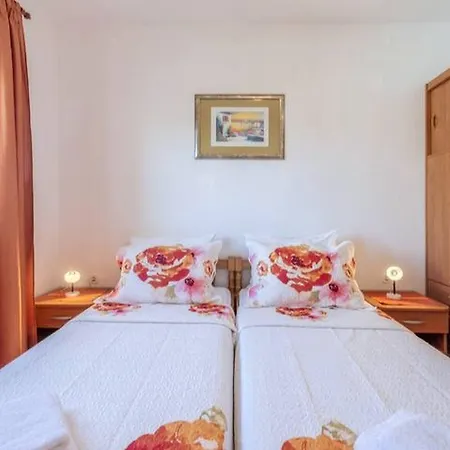 Enjoy In At Peaceful 2br Zadar