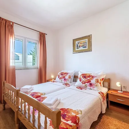 Apartmán Enjoy In At Peaceful 2br Zadar